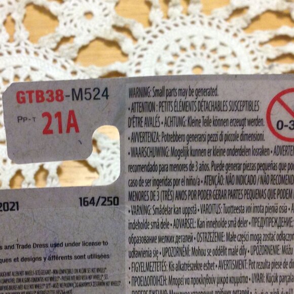 Hot Wheels Ford GT Then and Now 2021 - Picture 3 of 6